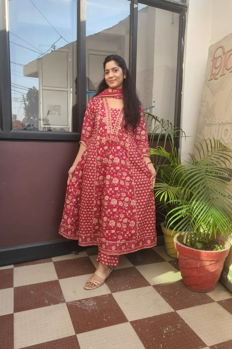 Elegant Red Cotton Anarkali Kurti Set with Dupatta - image 4