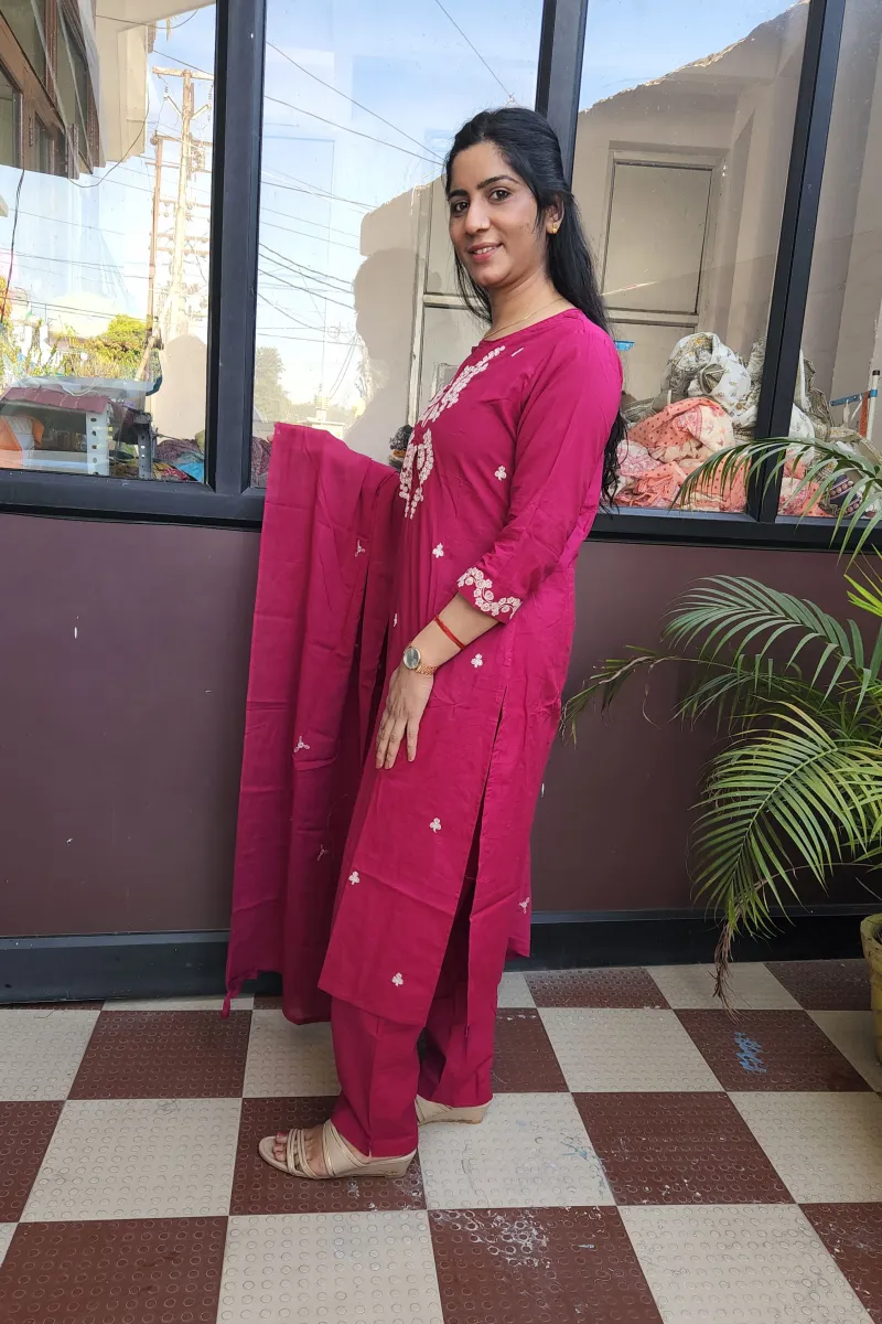 Elegant Deep Pink Straight Kurti Set with Embroidery in Pure Cotton - image 4