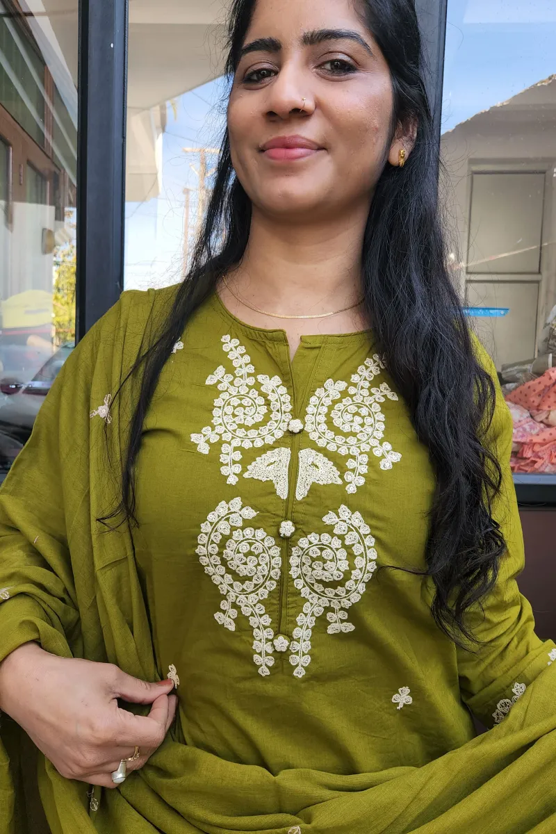 Elegant Green Straight Kurti Set with White Embroidery in Pure Cotton - image 4