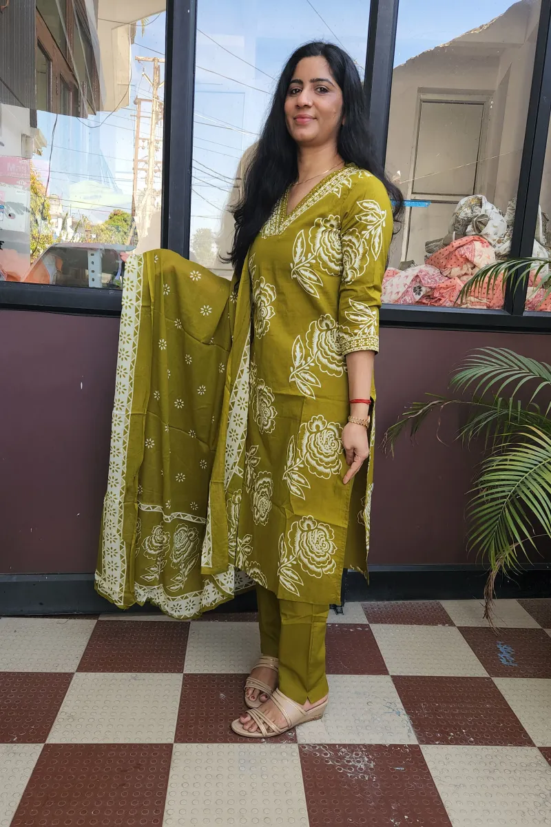 Elegant Green Cotton Kurti Set with Handwork Neckline - image 2