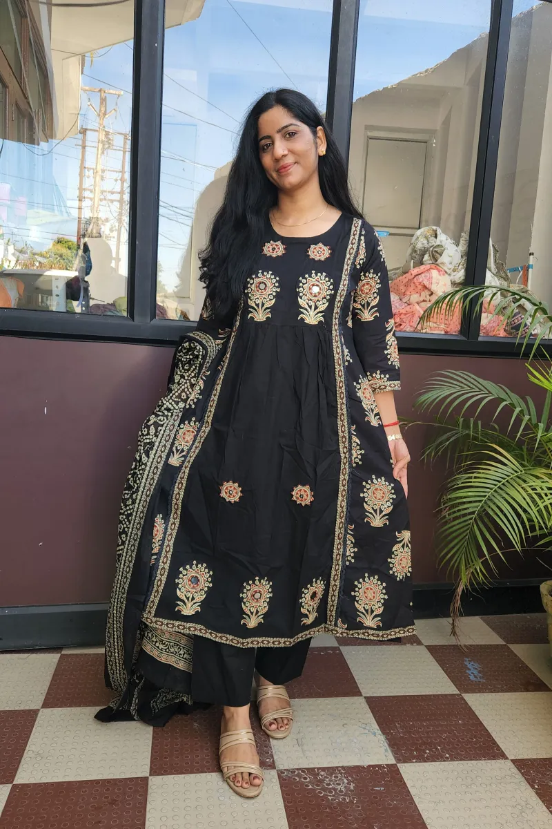 Elegant Black A-Line Kurti Set in Pure Cotton - image 2